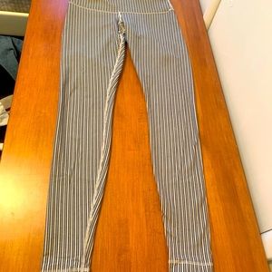 Lulu lemon striped wunders